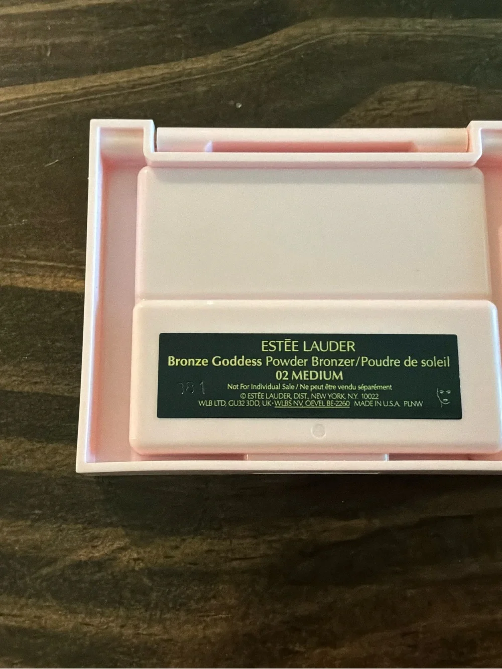 Estée Lauder 5 piece makeup set:  Mascara, Bronzer,Eye liner and Lipstick